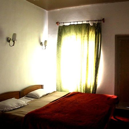 Butterfly Hotel Srinagar  Bagian luar foto