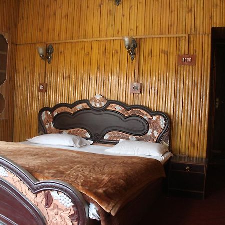Butterfly Hotel Srinagar  Bagian luar foto