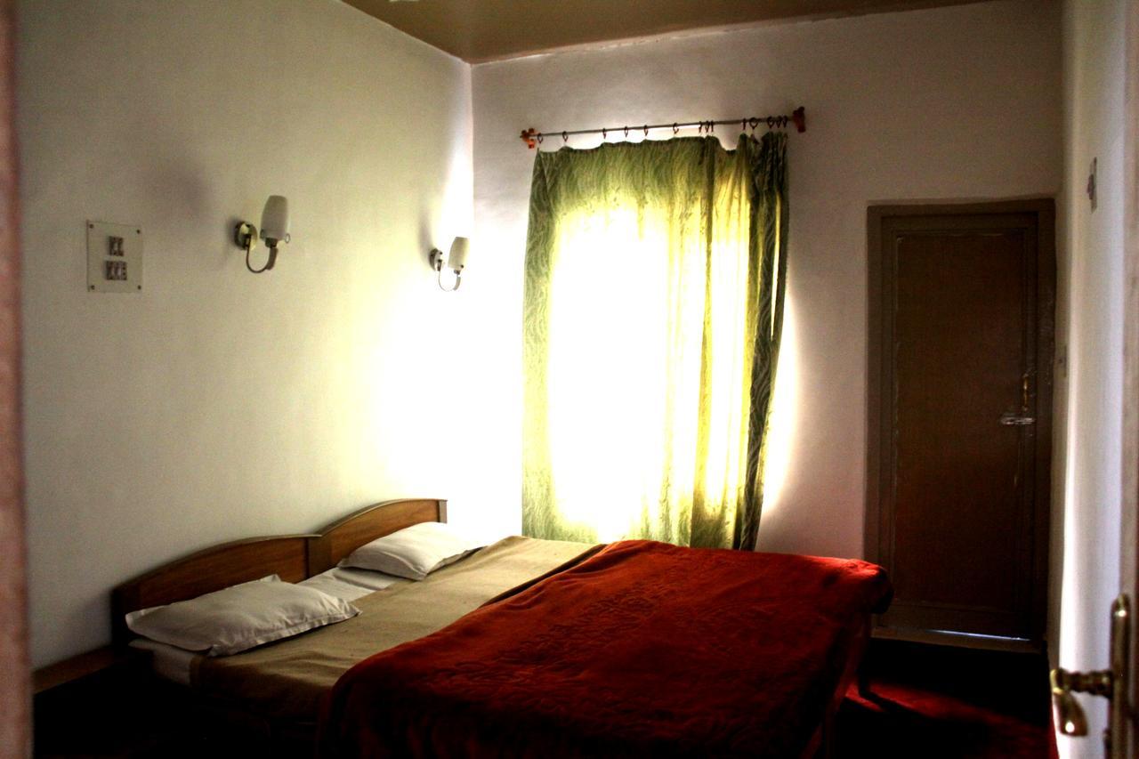 Butterfly Hotel Srinagar  Bagian luar foto