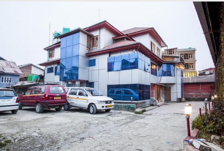 Butterfly Hotel Srinagar  Bagian luar foto